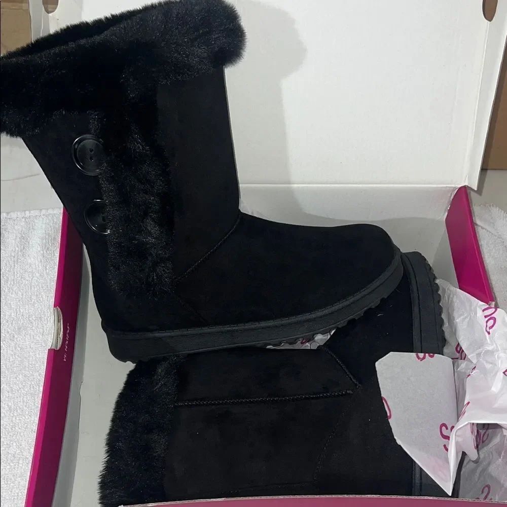 SO Black Faux Fur Button Winter Boots